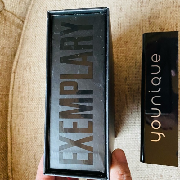 Younique Presenter Pins Awards and Shadowbox Bundle - Picture 5 of 6